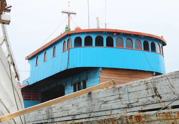 Velho navio no porto — Fotografia de Stock