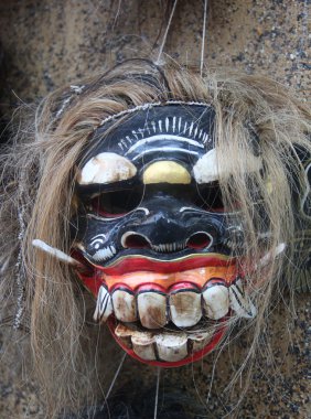cara de la figura de madera. máscara tradicional antigua