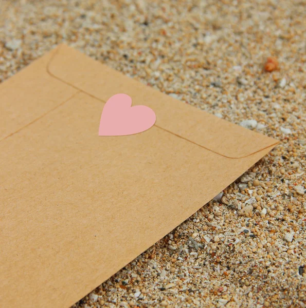 Congratulatory envelope on the beach — Stock Photo, Image
