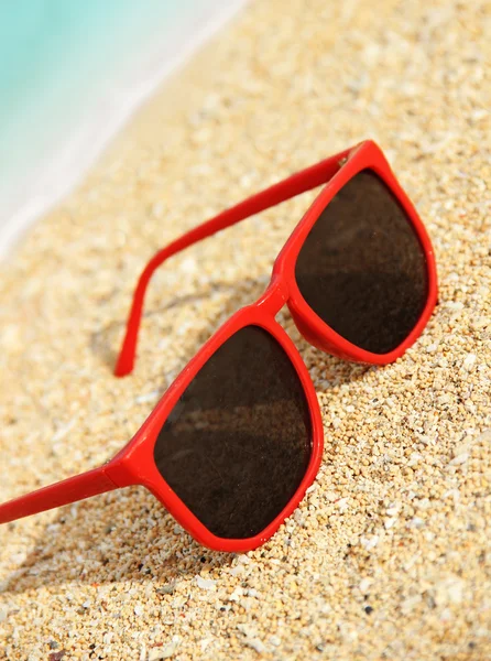 Sunglasses on the beach — Stock Photo, Image