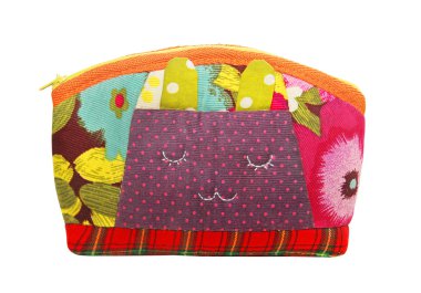 Beyaz arka plan üzerinde izole dikişli patchwork stil çanta