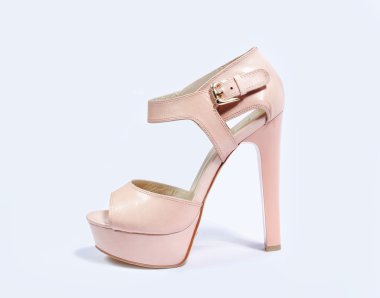 gri bir arka plan üzerinde izole güzel pembe Ayakkabı