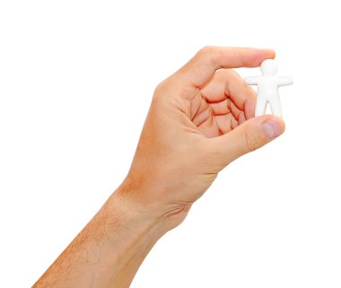 Erkek el bir oyuncak adam tutarak