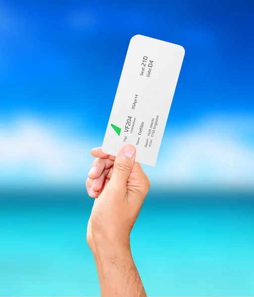 Mannelijke hand met een boarding pass — Stockfoto