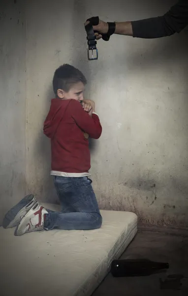 çocuk taciz kurbanı