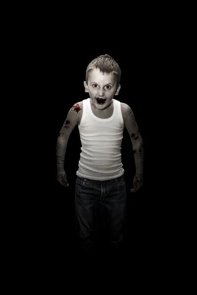 Ребенок-вампир в тени, Хэллоуин — стоковое фото