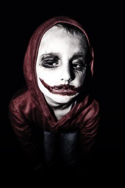 Cadılar Bayramı olan çocuk makyaj