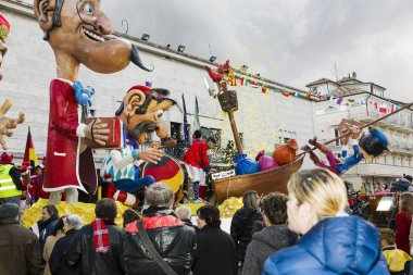 s.Egidio, İtalya - 2 Mart 2014: insanlar 2014 karnaval kutluyor