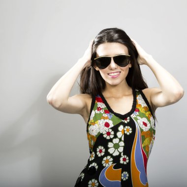 genç esmer kadın moda portre