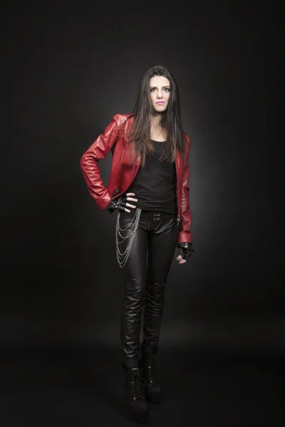 genç esmer kadın moda portre