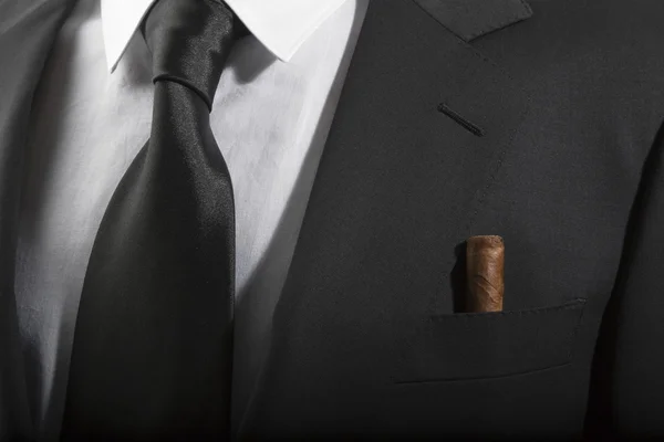 Kavaj och slips med kubanska cigarr i pocket, italienska mode — Stockfoto