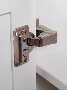 Masanın ön cephesi için mobilya menteşesi