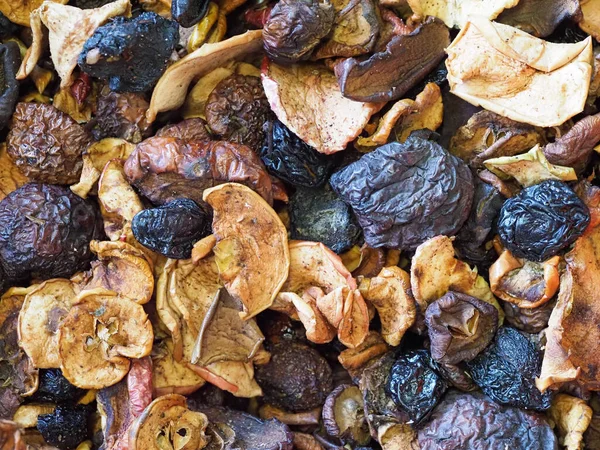 Kurumuş elma, armut, kuru erik kompostosu.