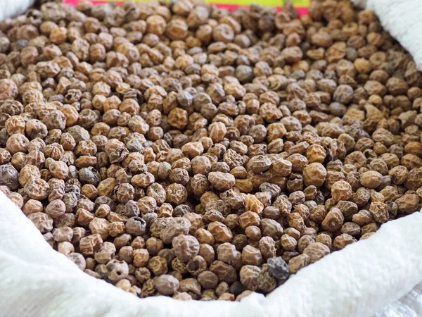 Gemahlene Mandeln Erdnüsse Chufa Nahaufnahme Weißer Tüte Auf Dem Markt — Stockfoto