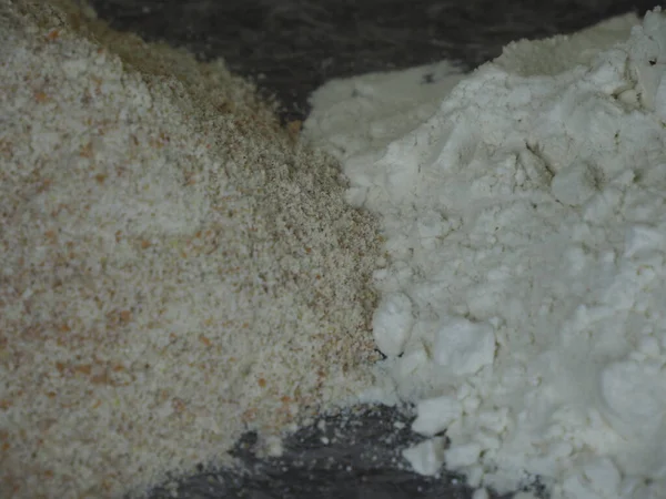 Handful Whole Wheat Flour White Flour Highest Grade — стоковое фото