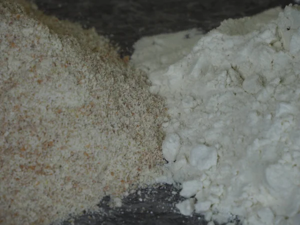 Handful Whole Wheat Flour White Flour Highest Grade — стоковое фото