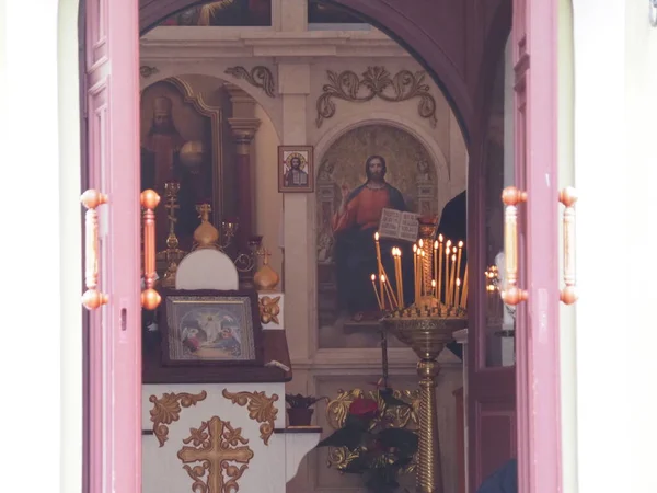 Porte Della Chiesa Ortodossa Sono Aperte Con Vista Sull Iconostasi — Foto Stock