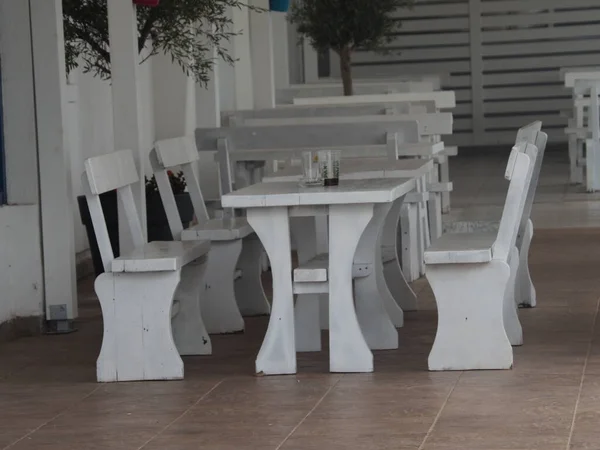 Interior Outdoor Cafe Sea Coast People White Wooden Furniture — Stok fotoğraf