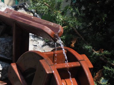 Çalışan su değirmeni yakın plan