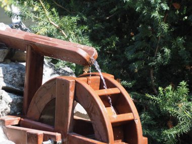 Çalışan su değirmeni yakın plan