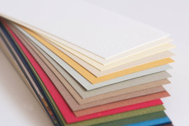 Kağıtların örnek sayfası RAL