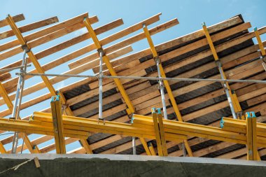 Gökdelen yapımında kullanılan sahte çalışmalar.