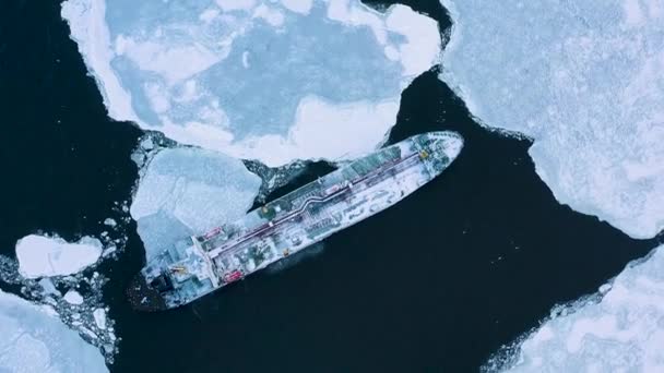 Barco Está Mar Entre Hielo — Vídeo de stock