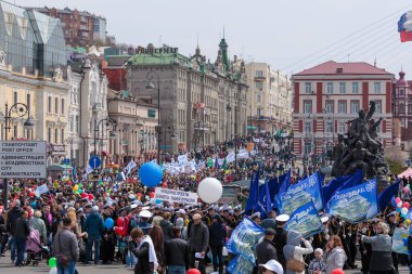 Vladivostok, Rusya - 1 Mayıs 2016: 1 Mayıs 2016 'da düzenlenen kutlama alayı.
