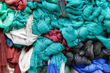 Balık ağları satışta açıktır.