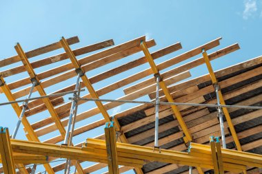 Gökdelen yapımında kullanılan sahte çalışmalar.