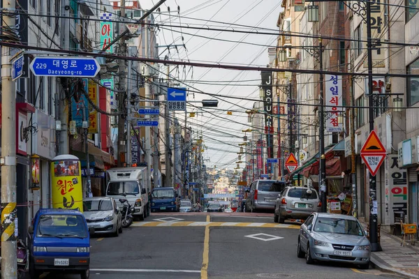 Busan Dél Korea 2016 Március City Street Hirdetőtáblákkal Elektromos Vezetékekkel — Stock Fotó