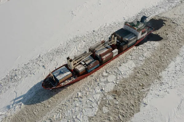 Arkhangelsk Russia March 2021 Vessel Moves Ice Channel River — Stock Photo, Image