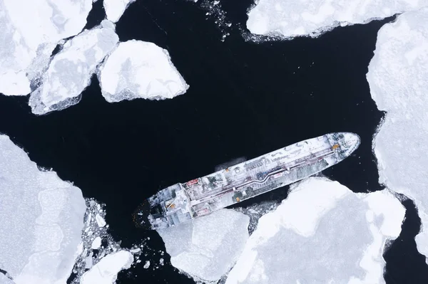 Hajó Tengerben Van Jég Között — Stock Fotó