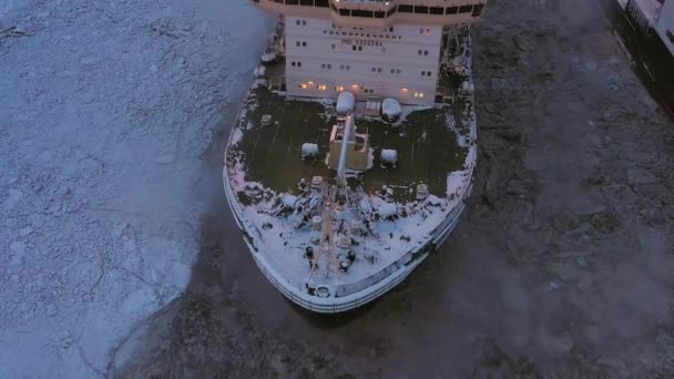 2021年1月26日 俄罗斯萨贝塔 破冰船在冰上行驶 — 图库视频影像