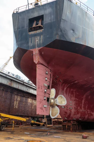 Geminin tamiri rıhtımda vida.