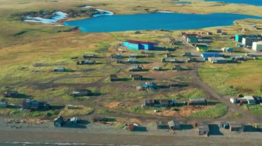 Konergino, Chukchi bölgesi, Rusya - 21 Haziran 2020: Yukarıdan yerleşim yeri.