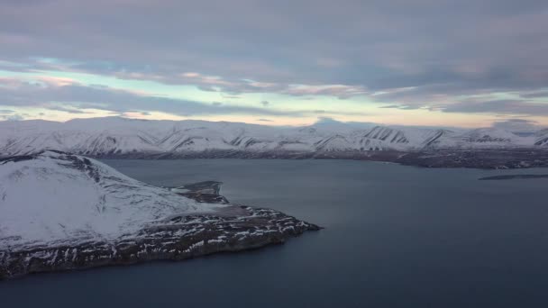 Panorama Nadmorskich Gór Półwyspu Chukotski Pokrytych Śniegiem — Wideo stockowe