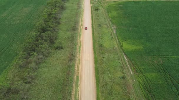 Uma Estrada Rural Entre Campos Que Estende Para Distância Carro — Vídeo de Stock