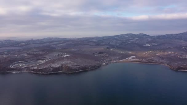 2021年12月9日 俄罗斯符拉迪沃斯托克 从海上俯瞰Muravyov Amursky半岛 — 图库视频影像