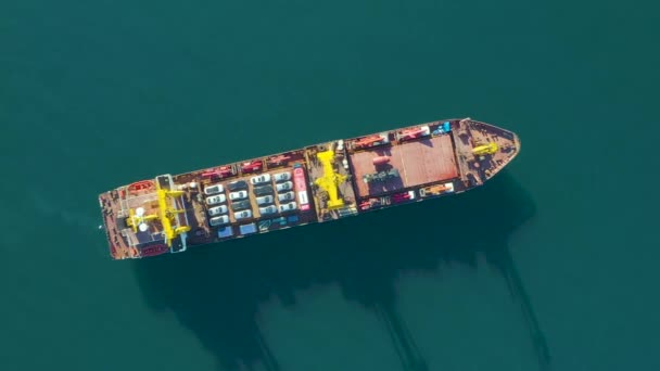 Vladivostok Ryssland December 2021 Lastfartyg Lastat Med Bilar Och Utrustning — Stockvideo