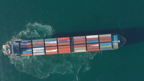 Zeecontainerschip Beweegt Zee Rond Het Schuim Van Het Werk Van — Stockvideo