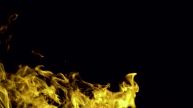 Ateş alevi yavaş çekimde ve yakın çekimde filme alınır..