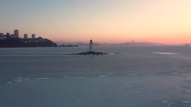 Havsfyren Stenen Spottar Tokarevskaya Koshka Vintern Vladivostok Ryssland Ovanifrån — Stockvideo