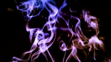 Renkli duman yavaş çekimde ve yakın çekimde çekilir..