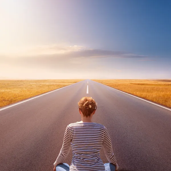 meditasyon ve gevşeme boş bir yolda