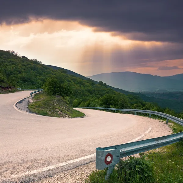 Road with a sharp bend in the mountain — Stock Photo, Image