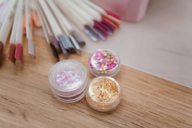 Manikür bakım salonu ustası.