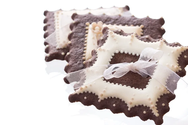 Bellissimi biscotti decorati con glassa reale. Isolato su bianco . — Foto Stock