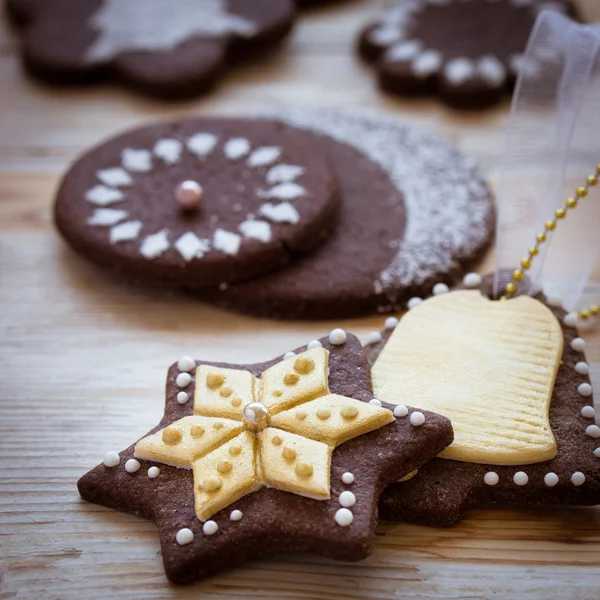 Biscotti di Natale fatti in casa su tavola di legno — Foto Stock