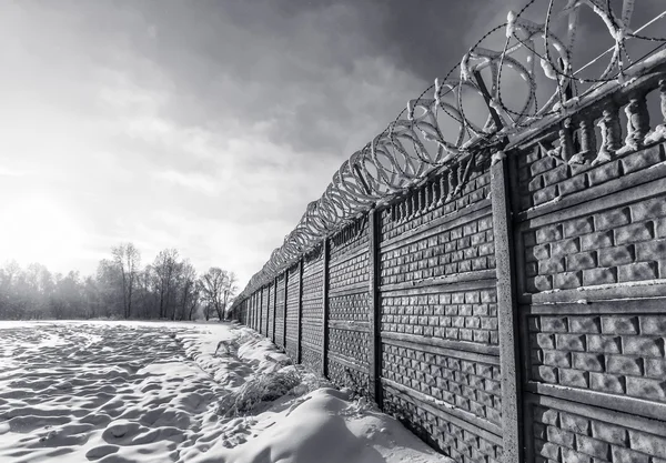 Vecchio muro della prigione in Siberia — Foto Stock